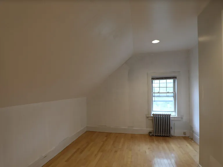 21 Lothrop St #2B — Photo 3