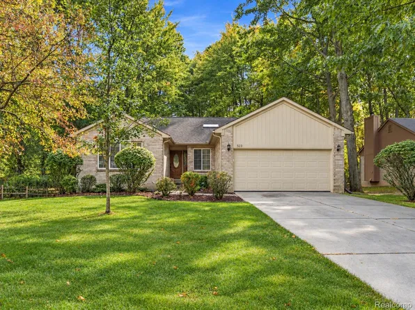 523 River Ridge Dr, Waterford, MI 48327