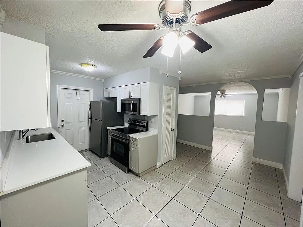 3 bed, 2.0 bath, 1150 sqft, $2,150 — Photo 3