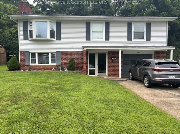 219 Simmons Dr, Ripley, WV 25271