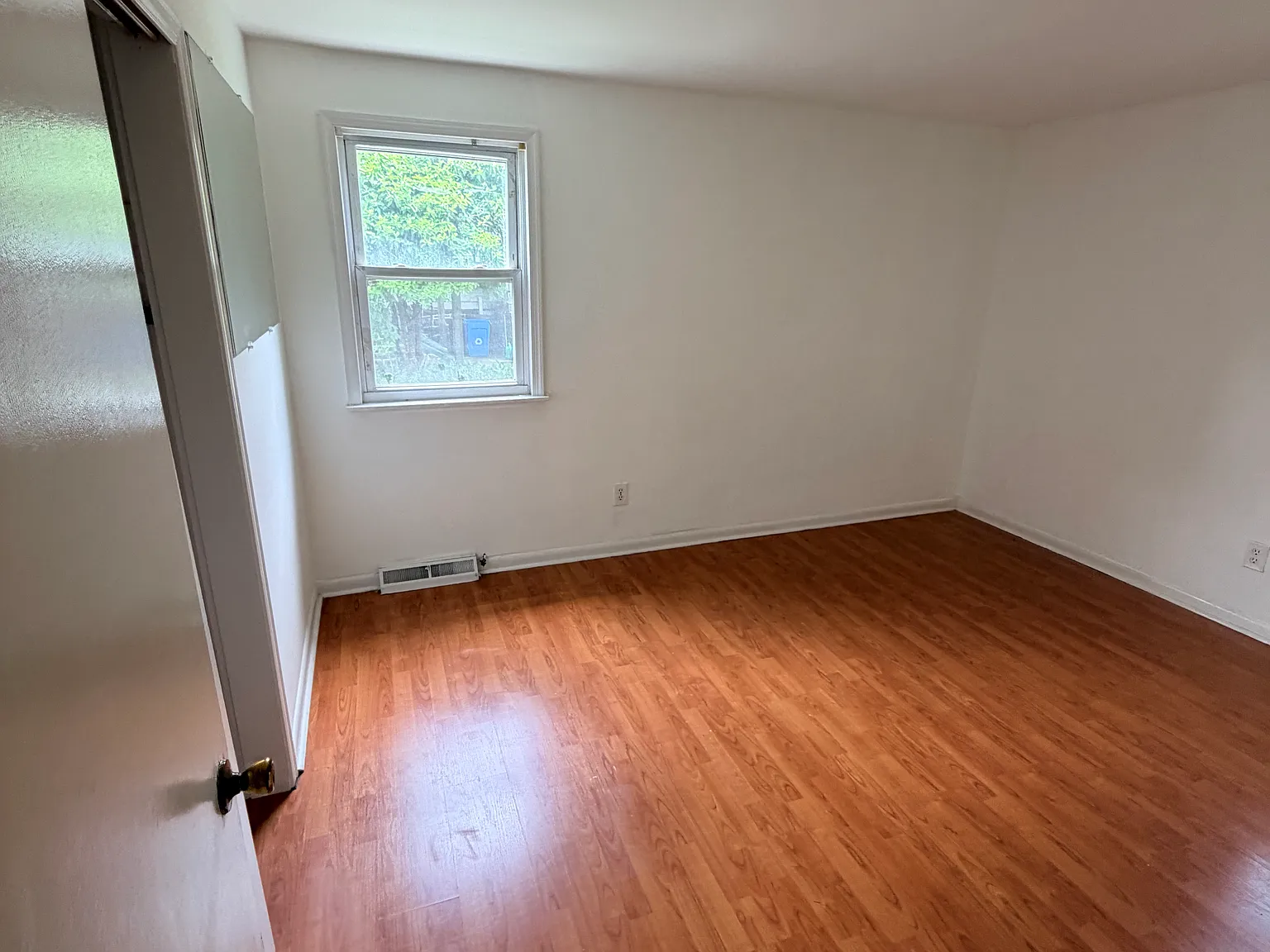 2 bed, 850 sqft, $1,300 — Photo 2