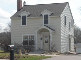 904 8th St, Baraboo, WI 53913