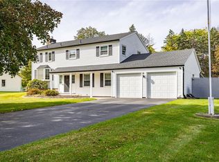 611 Bending Bough Dr, Webster, NY 14580
