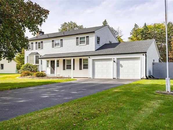 611 Bending Bough Dr, Webster, NY 14580