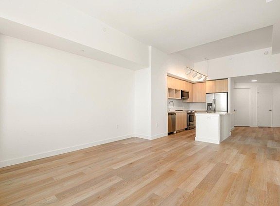 5th image of 55 Orchard St #2403