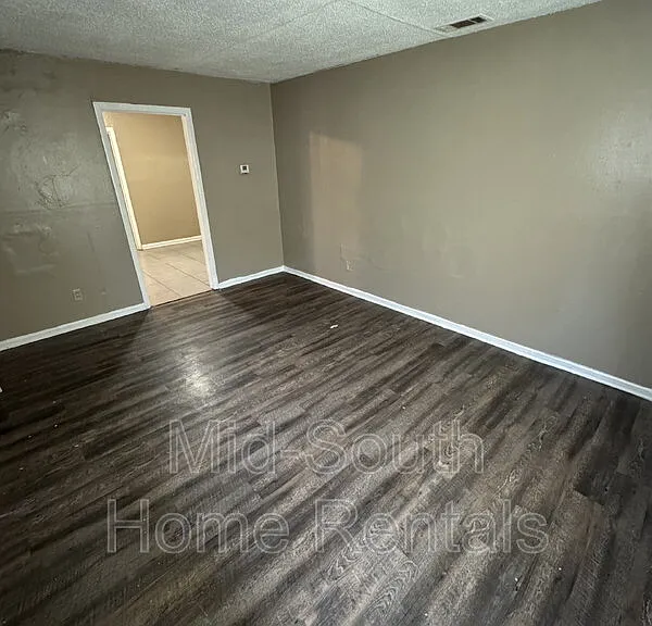 1604 Echles St — Photo 4