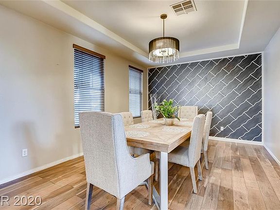 3rd image of 5729 Clarendon Ln
