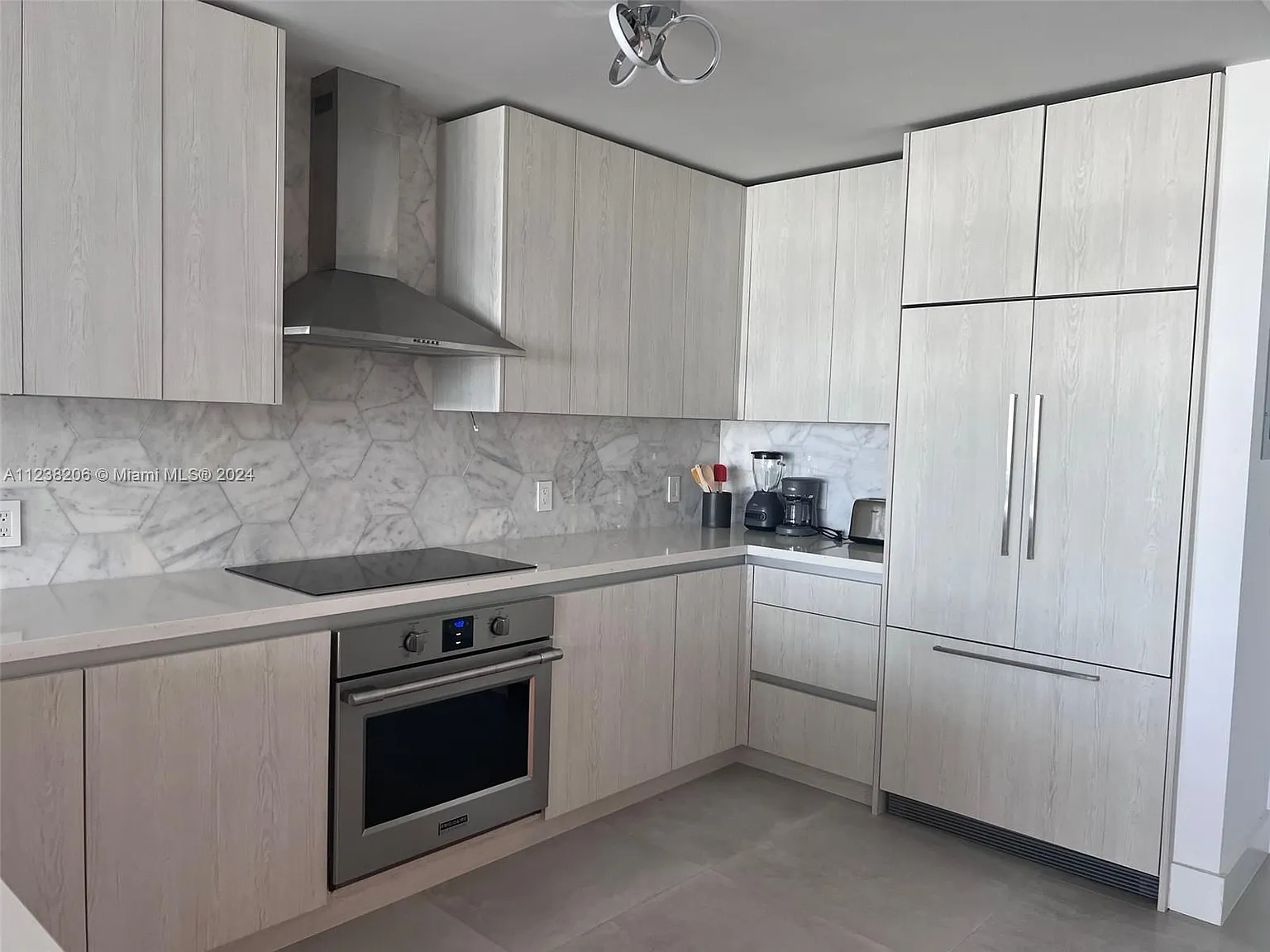 The Decoplage Condo — Photo 4