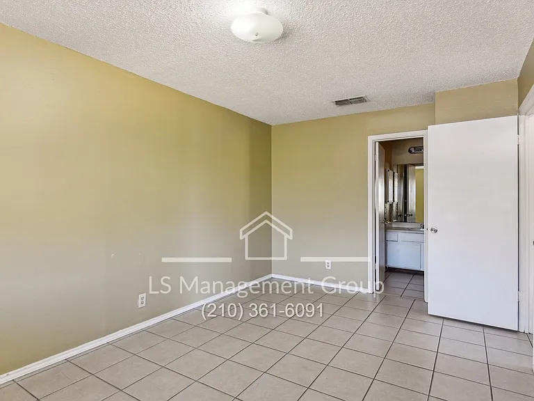 6702 Windsor Holw — Photo 19