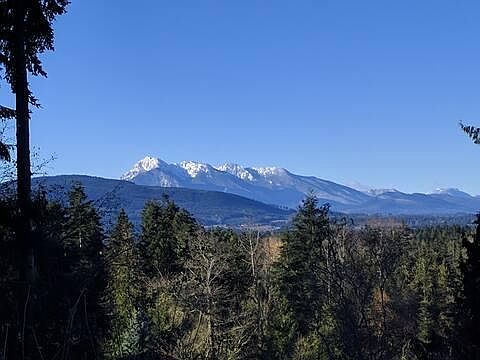 VIEW FROM THE DECK, LIVING ROOM AND BEDROOMS.