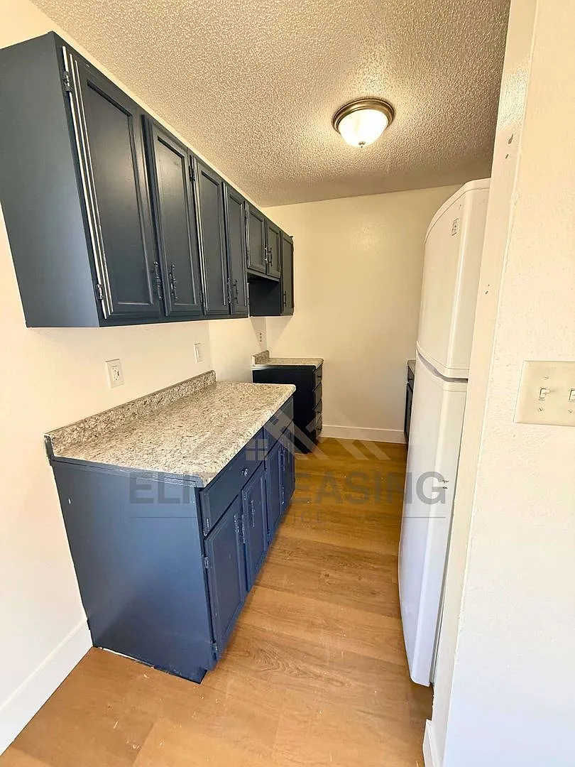 2 bed, 1.0 bath, 800 sqft, $895 — Photo 1