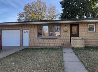 411 16th Ave SW, Minot, ND 58701