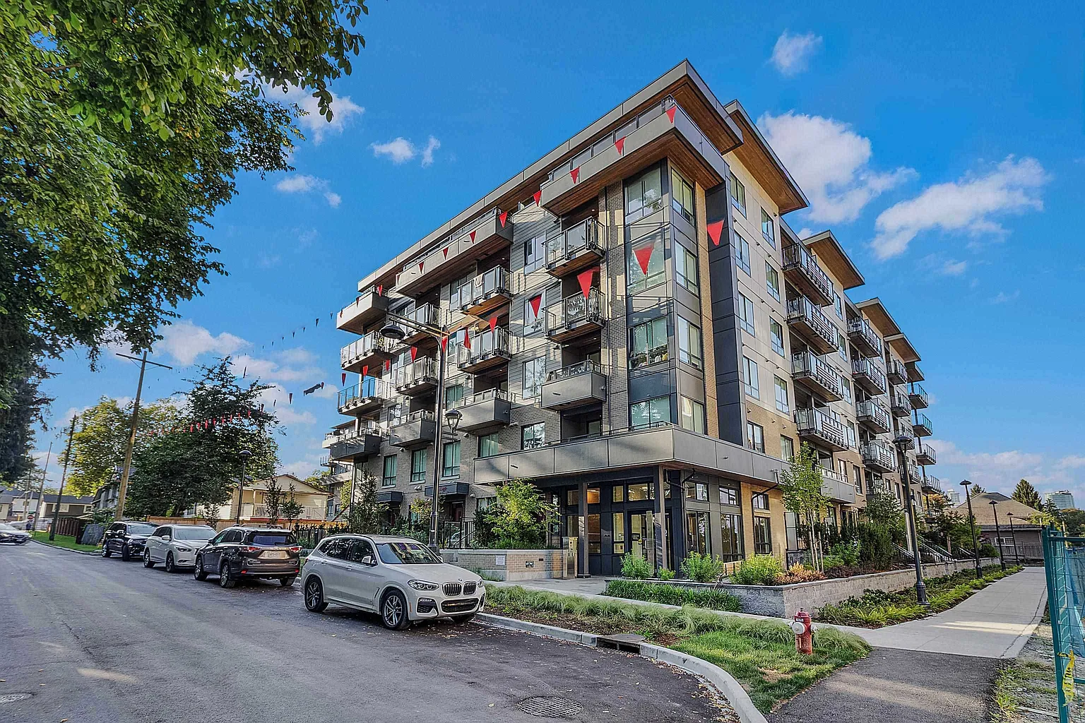 13439 94a Ave #402 photo 1