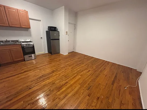 224 Elizabeth Street image 2 of 6