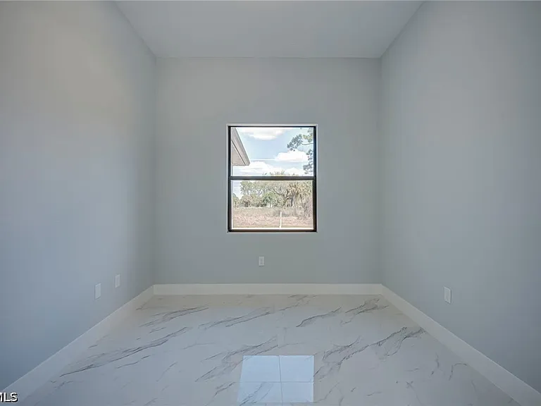 872 Spaulding St E — Photo 14