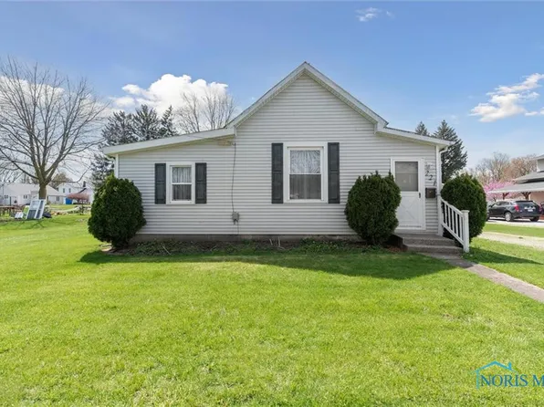 221 E Barnes Ave, Napoleon, OH 43545
