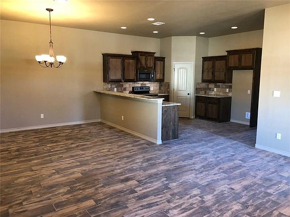 3rd image of 310 Amethyst Ct