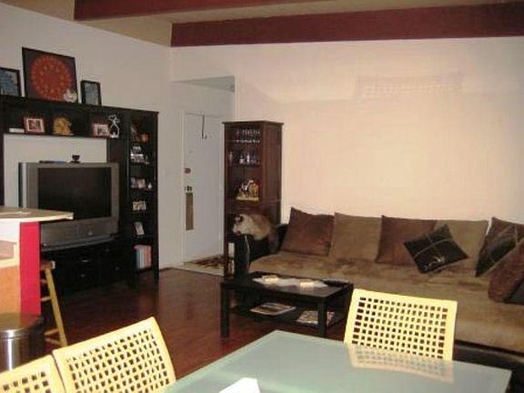 4th image of 4945 Americana Dr
