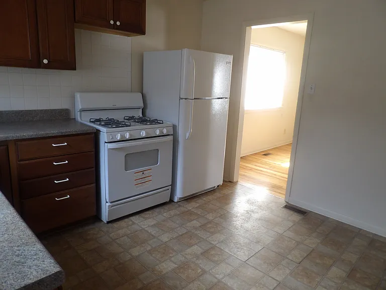 1501 N Cedar St — Photo 11