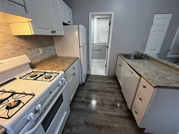3rd image of 9 Roosevelt Ave APT 5