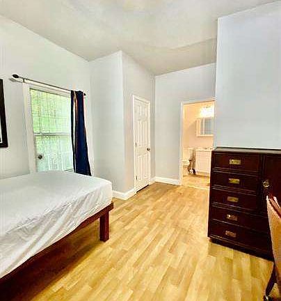 5th image of 158 Walnut St SW