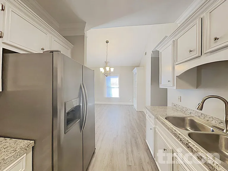 242 Chisolm Cir — Photo 4