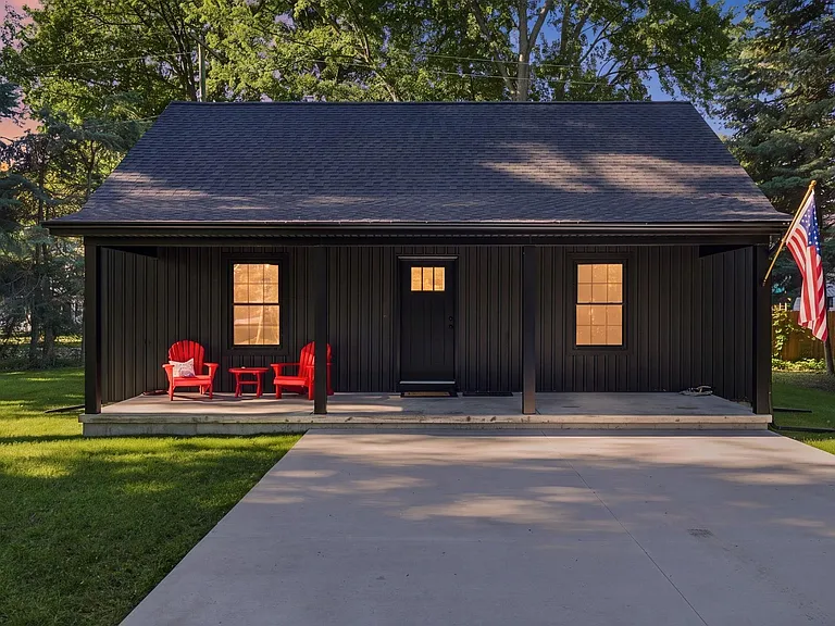 3117 Maplewood Dr — Photo 2