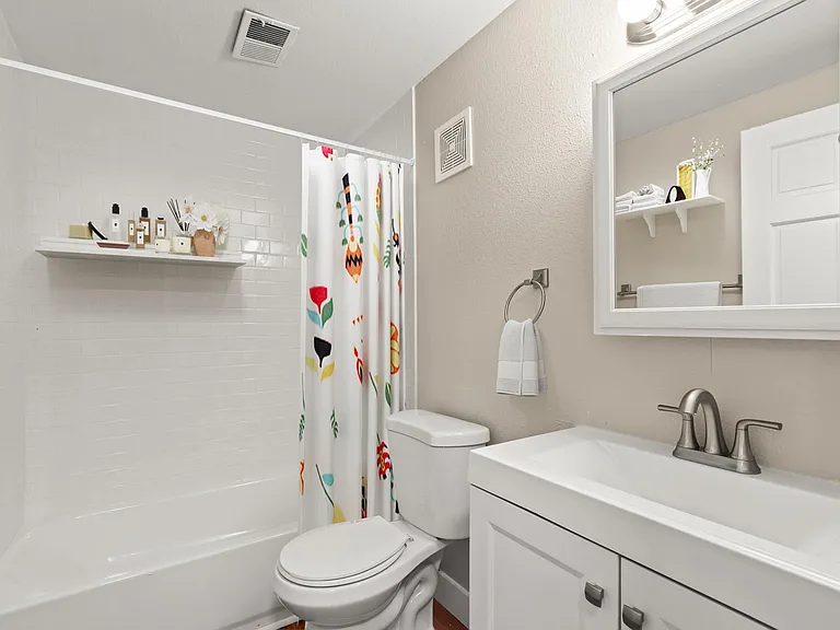 3004 Broadway St #1-3 — Photo 4