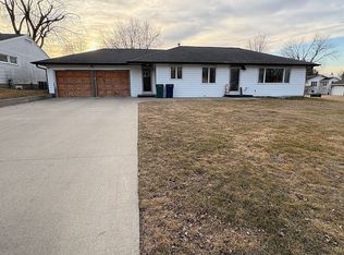 204 Iowa Ave SW, Orange City, IA 51041