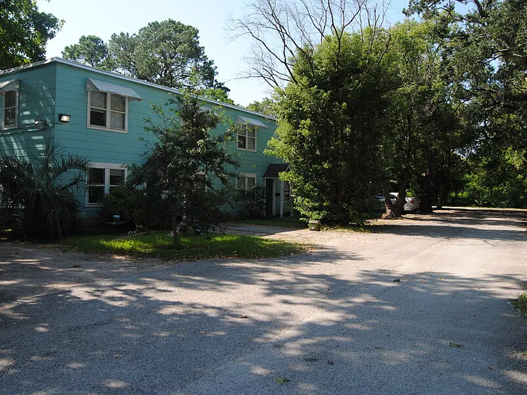 815 Shirley St #201 — Photo 1