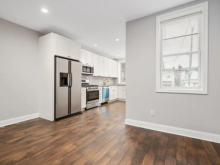 523 Rappolla St — Photo 5