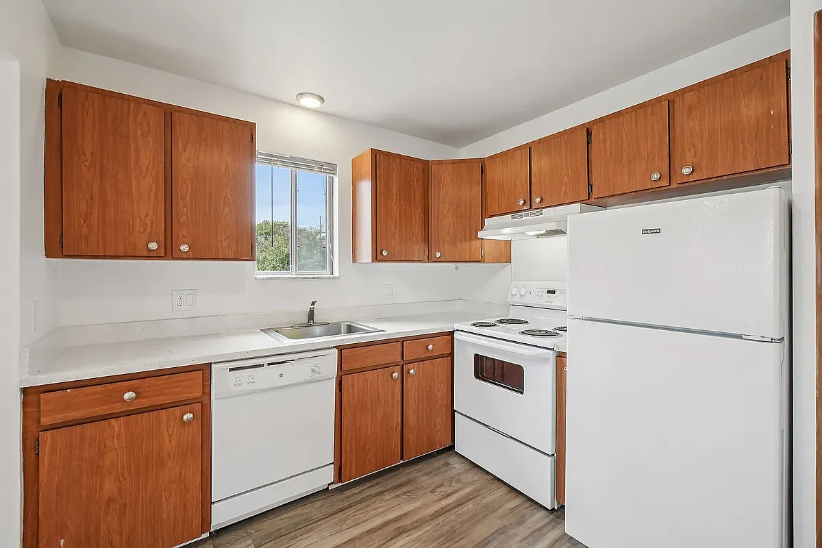 North Shore Apartments — Photo 3