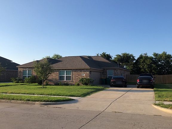 2nd image of 712 Shady Meadow Ln