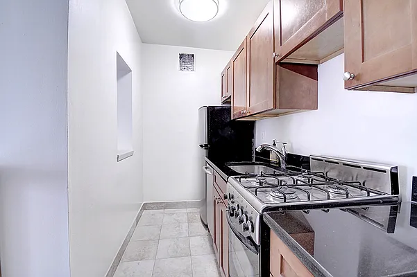 Rented by Urbane Brokerage | media 3