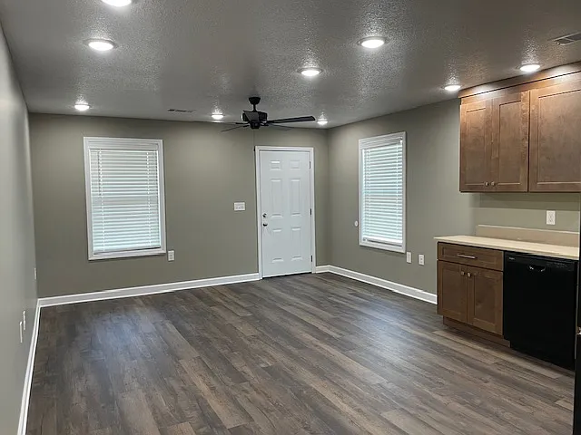 2 bed, $900 — Photo 2