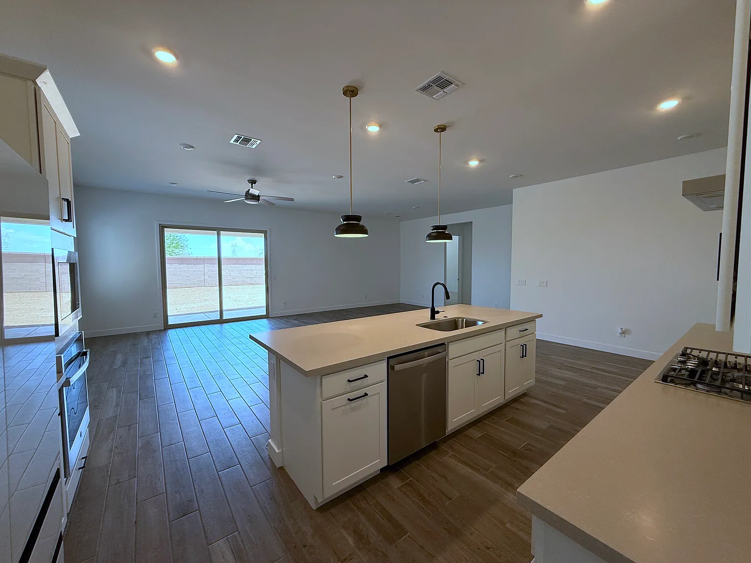 4 bed, 3.5 bath, 2758 sqft, $3,100 — Photo 4