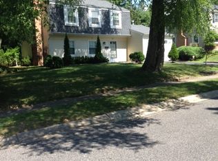 2 Tarpon Ct, Willingboro, NJ 08046