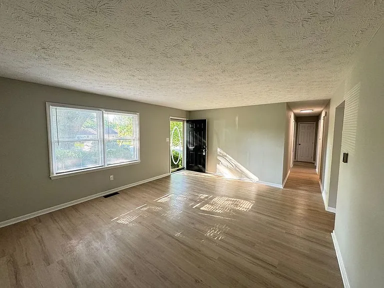 105 Astor Pl — Photo 28