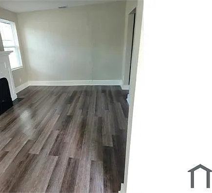 1438 W 15th St — Photo 8