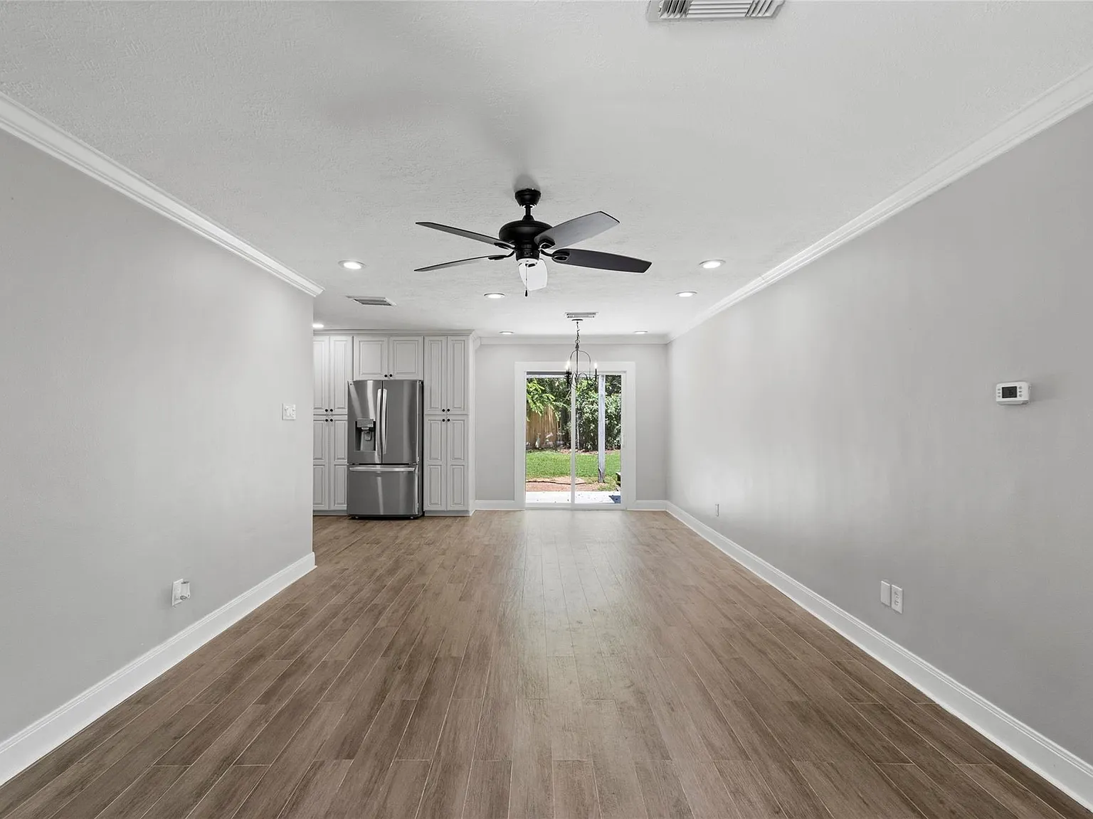 3 bed, 2.0 bath, 1364 sqft, $2,200 — Photo 4