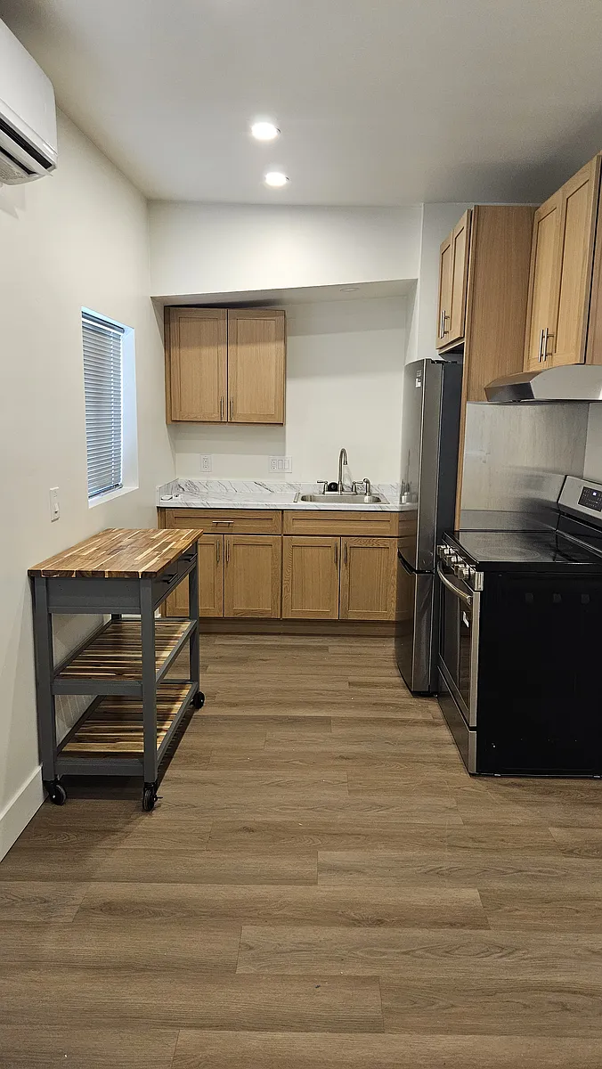 Kitchen - 1002 S Ash Ave #A