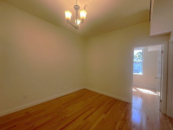 3rd image of 1427 Clay St APT 1
