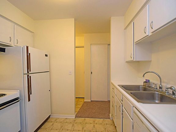 4th image of 4332 Villa Dr Unit 12