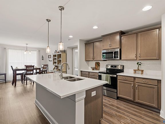 5th image of 3155 Chestnut Ct SE