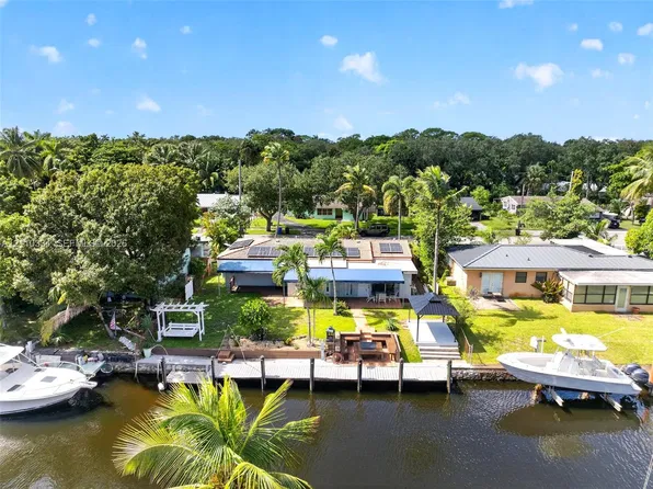 2100 SW 23rd Ter, Fort Lauderdale, FL 33312
