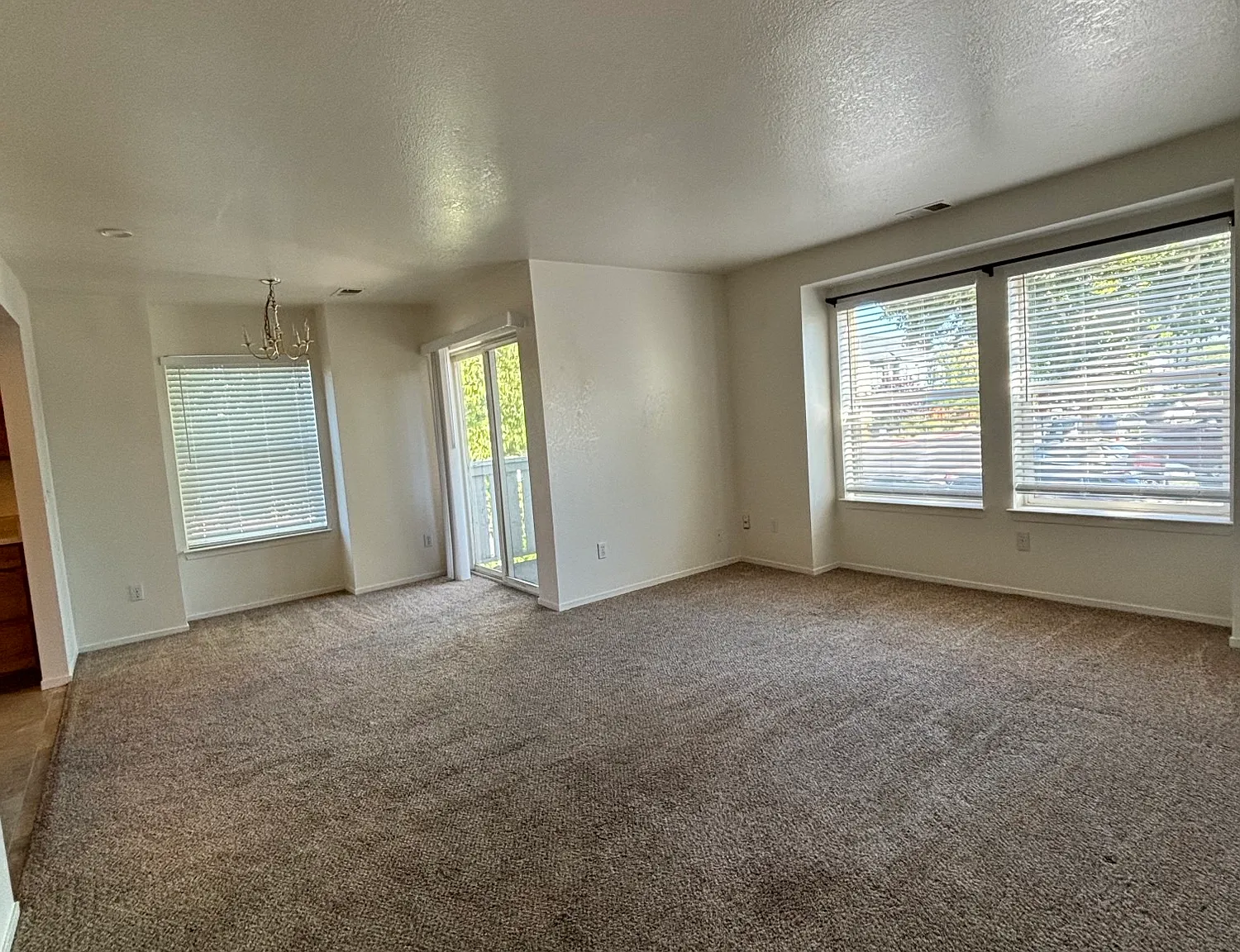 1 bed, 858 sqft, $1,100 — Photo 3