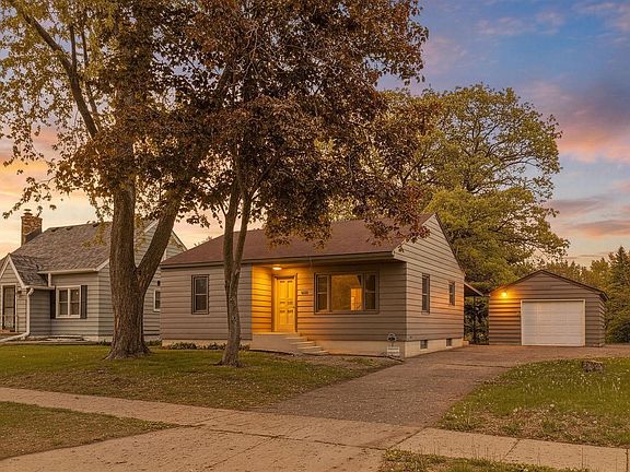 3rd image of 3161 Venus Ave
