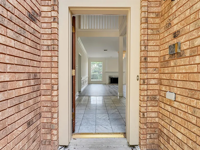 1127 Gloria Ct — Photo 13