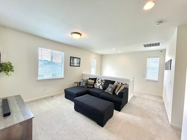 573 McCauley Ave — Photo 9