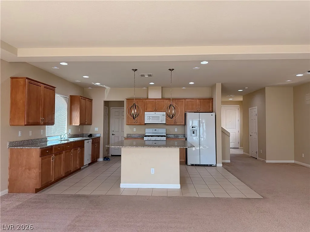 4 bed, 2.5 bath, 2277 sqft, $2,500 — Photo 2